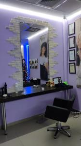 Фотография Color Bar Hair Salon 4